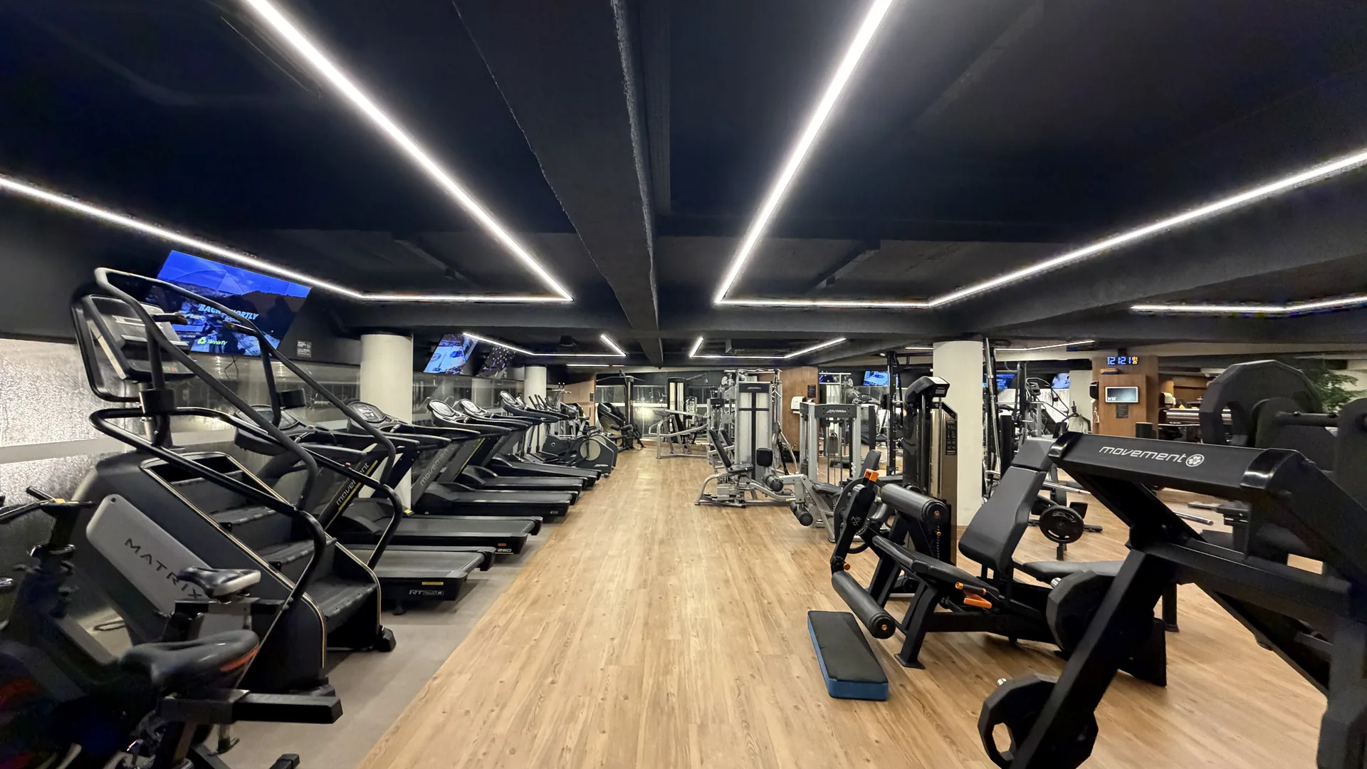 Espaço fitness equipado do condomínio Cennario, Vila da Serra