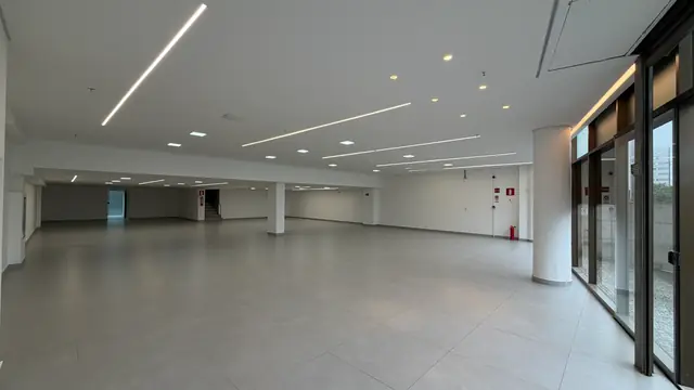 Loja para alugar na Alameda Oscar Niemeyer, Vila da Serra