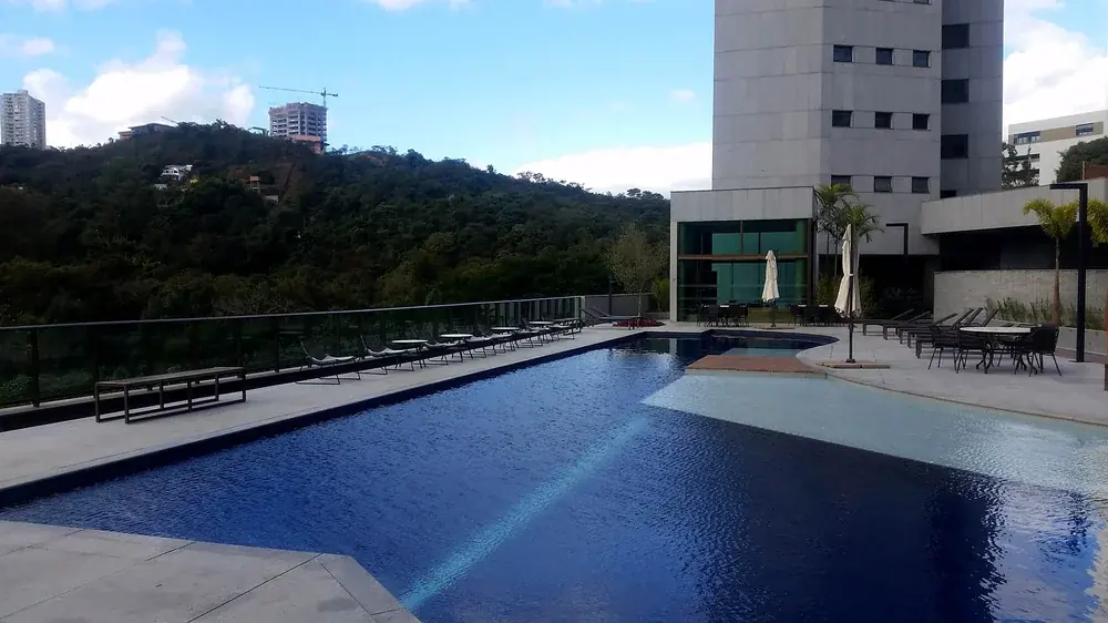 Piscina do condomínio Os Inconfidentes