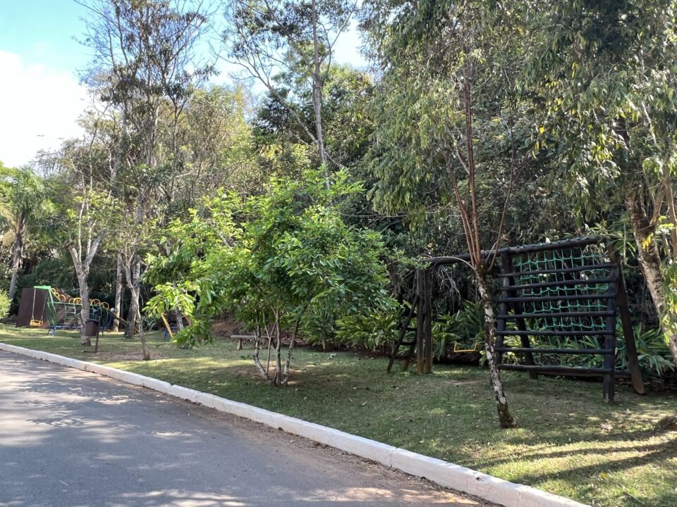 Parquinho infantil Casa de 3 Quartos, com 6 vagas no Condomínio Bosque do Jambreiro Nova Lima