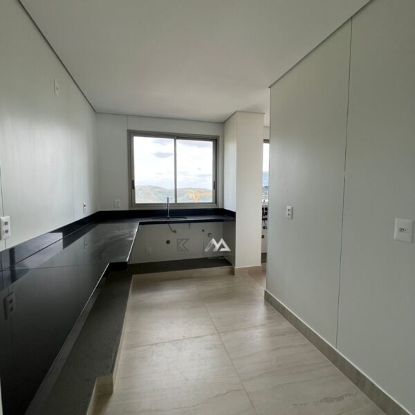 Cozinha Cobertura de 4 quartos, com 3 vagas, à venda por R$3.400.000,00, no Residencial Dom Henrique, no Vale do Sereno, Nova Lima