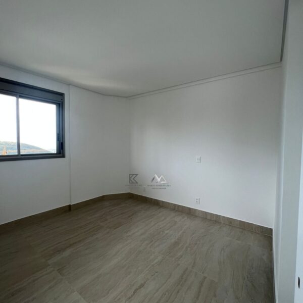 Quarto com armários Cobertura de 4 quartos, com 3 vagas, à venda por R$3.400.000,00, no Residencial Dom Henrique, no Vale do Sereno, Nova Lima