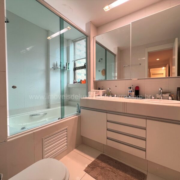 Banheiro suíte Apartamento de 4 Quartos, com 3 vagas, para venda por R2.900.000,00, no Condomínio Alameda, Vila da Serra, Nova Lima