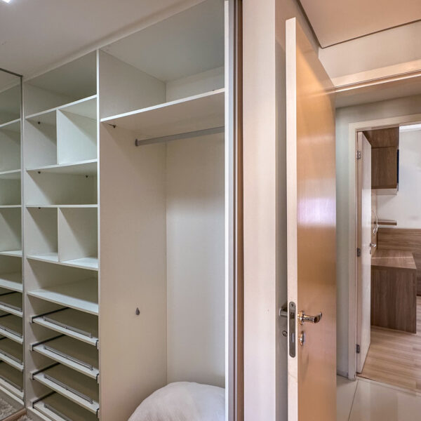 Closet suíte master Apartamento de 3 Suítes, com 3 vagas, para alugar por R$14.000,00 no Spa Dell Acqua Vila da Serra Nova Lima - MG