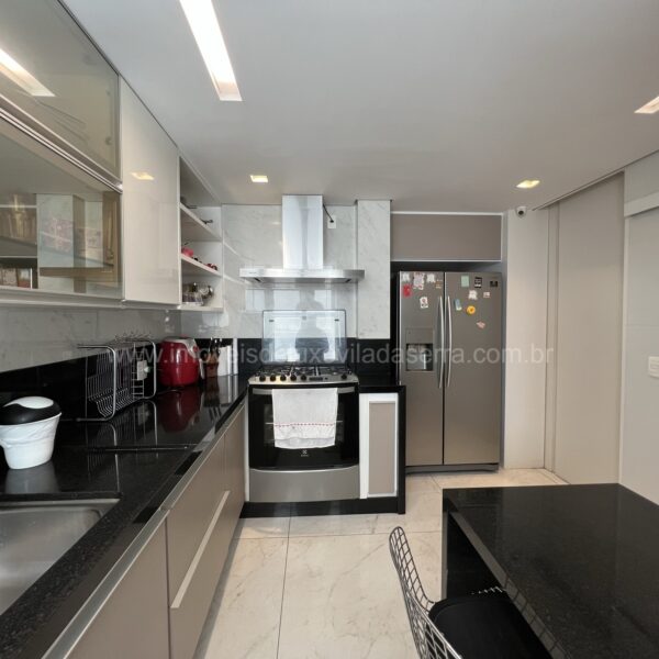 Cozinha mobiliada Apartamento de 4 Quartos, com 3 vagas, para venda por R2.900.000,00, no Condomínio Alameda, Vila da Serra, Nova Lima - MG