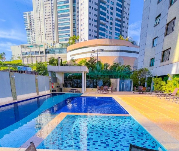 Piscina Apartamento de 4 Quartos, com 4 vagas livres, à venda por R$4.000.000,00 no Edifício Residencial Pucon Vila da Serra, Nova Lima - MG