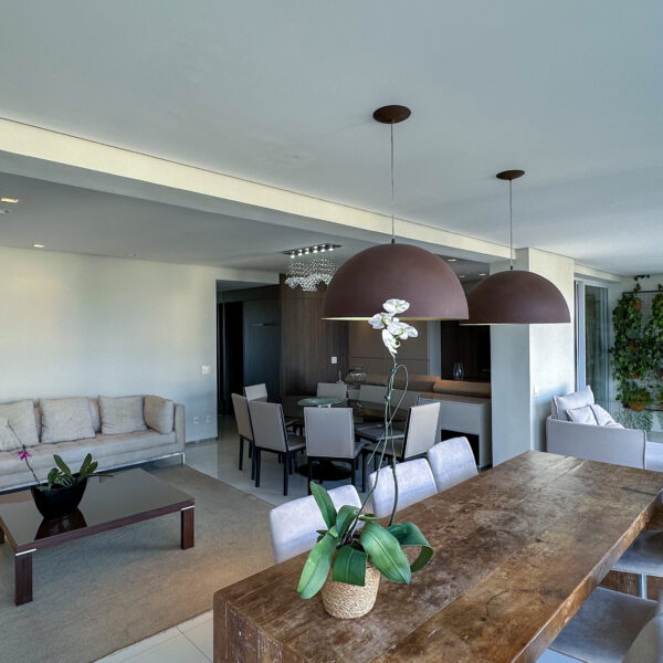 Varanda ampla Apartamento de 3 Suítes, com 3 vagas, para alugar por R$14.000,00 no Spa Dell Acqua Vila da Serra Nova Lima - MG