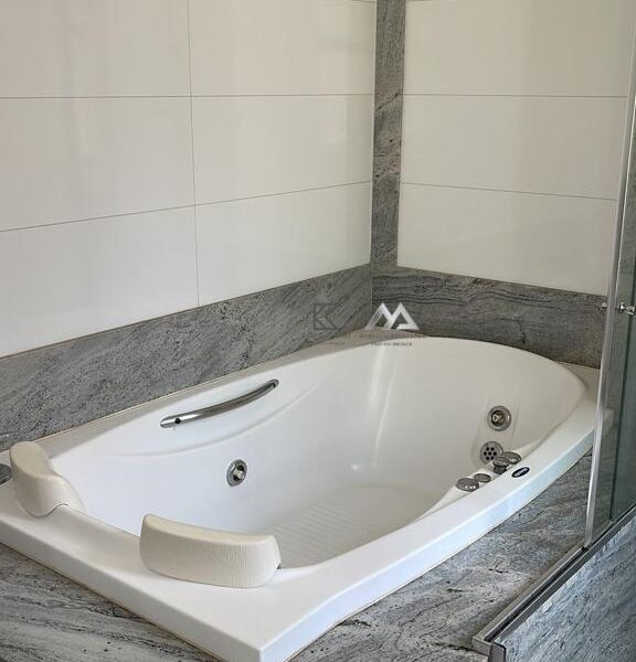 banheiro com hidromassagem Banheiro da suíte Apartamento de 4 Quartos, com 4 vagas livres, à venda por R$4.000.000,00 no Edifício Residencial Pucon Vila da Serra, Nova Lima - MG