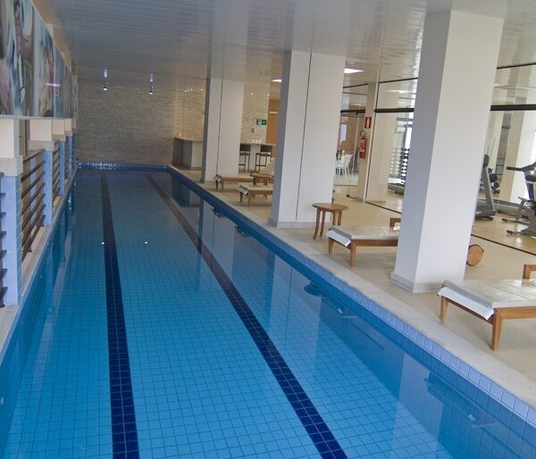 Piscina coberta e fitness Vila Grimm