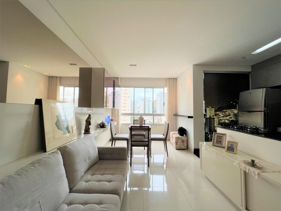 Sala Apartamento de 2 Quartos, com 2 vagas, à venda por R$880.000,00 no Condomínio Wings Vila da Serra, Nova Lima - MG