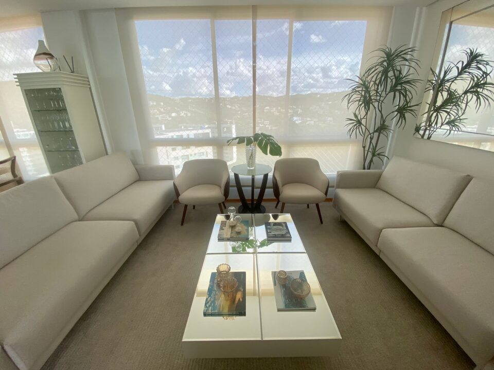 Sala Apartamento de 3 quartos com 2 vagas à venda por R$1.500.000,00 no Vila Grimm, Vale dos Cristais, Nova Lima - MG