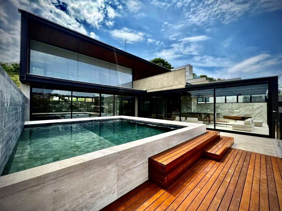 Área externa Casa à venda condomínio Vale dos Cristais, por R$13.900.000,00