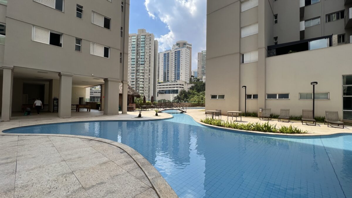 Piscina Apartamento de 3 quartos, 2 vagas, à venda por R$1.600.000,00 no Condomínio Four Seasons, Vila da Serra