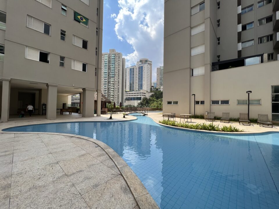 Piscina Apartamento de 3 quartos, 2 vagas, à venda por R$1.600.000,00 no Condomínio Four Seasons, Vila da Serra