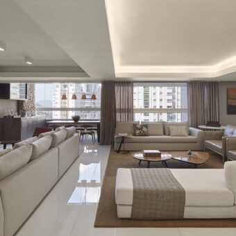 Sala ampla Apartamento mobiliado de 4 quartos, com 4 vagas, à venda no Green Tower Tennis Residence, Vila da Serra