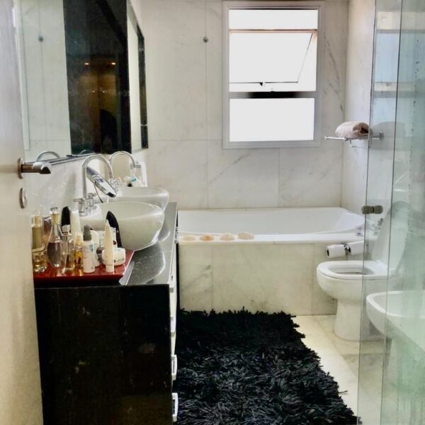 Banheiro Apartamento de 04 Quartos para alugar por R$25.000,00 no Mont Tremblant Vila da Serra