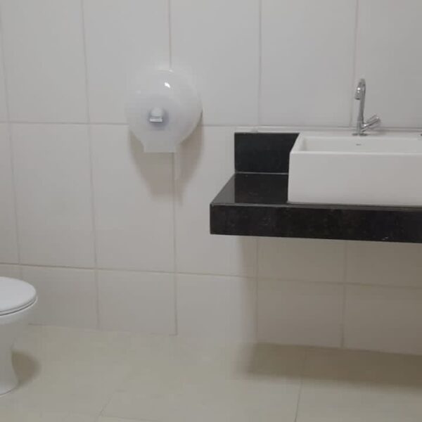 Banheiro acessibilidade Loja de 230m² para alugar por R$23.000,00 na Alameda Oscar Niemeyer Vila da Serra
