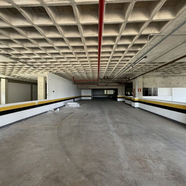 Garagem Loja de 1141m² para alugar por R$79.000,00 no Ventura Vale do Sereno
