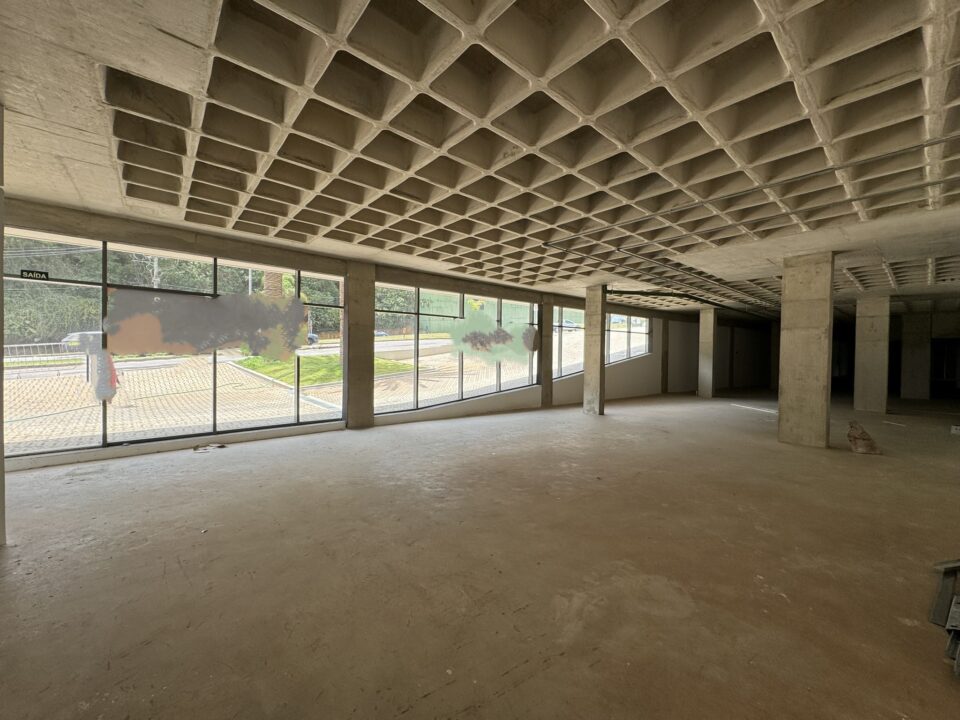 Loja generosa Loja de 1141m² para alugar por R$79.000,00 no Ventura Vale do Sereno