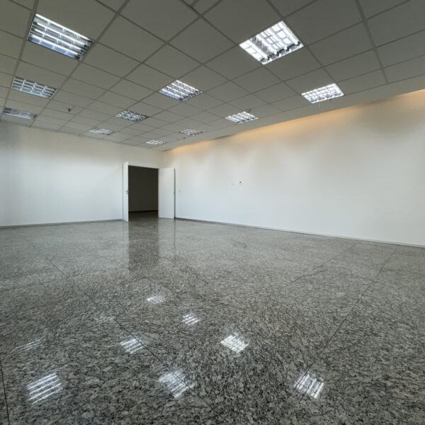 Sala Sala Comercial de 320m² com 6 vagas à venda por R$3.330.000,00 no Icon Vila da Serra