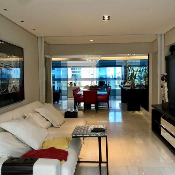 Sala TV Apartamento de 04 Quartos para alugar por R$25.000,00 no Mont Tremblant Vila da Serra