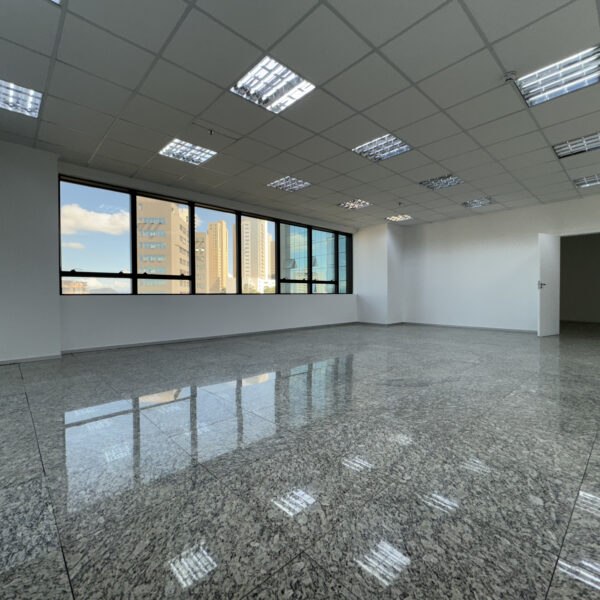 Sala de reunião Sala Comercial de 320m² com 6 vagas à venda por R$3.330.000,00 no Icon Vila da SerraSala de reunião Sala Comercial de 320m² com 6 vagas à venda por R$3.330.000,00 no Icon Vila da Serra