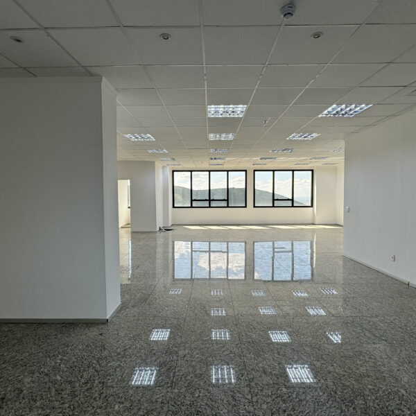 Sala grande Sala Comercial de 320m² com 6 vagas à venda por R$3.330.000,00 no Icon Vila da Serra