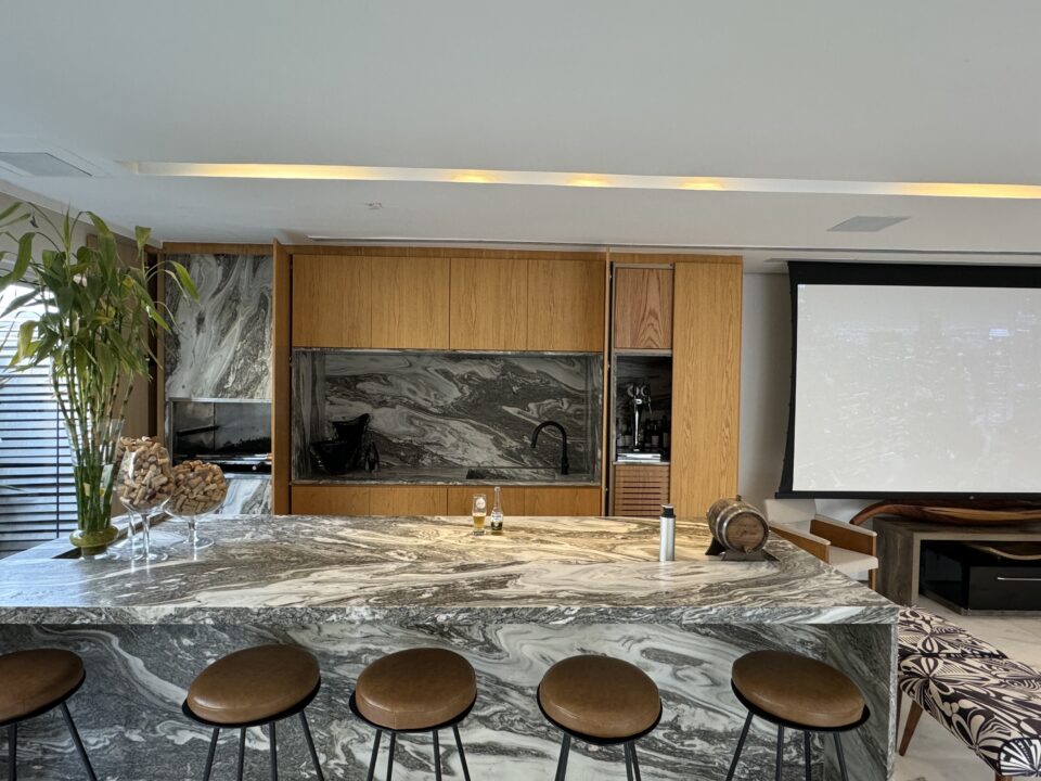 Bancada Gourmet Apartamento mobiliado para alugar no Vila da Serra área privativa no The Falls
