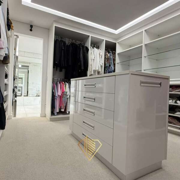 Closet Apartamento de 510m² à venda no Green Garden Vila da Serra