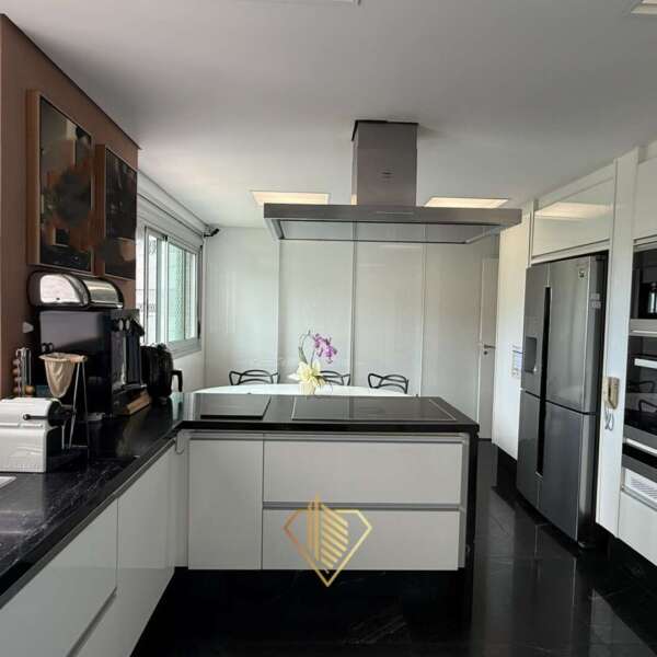 Cozinha Equipada do Apartamento de 510m² à venda no Green Garden Vila da Serra