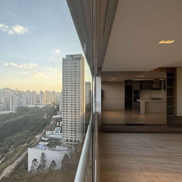 Sala com vista para Vila da Serra do Apartamento 2 Quartos para alugar no Edifício Inovatto Vila da Serra Nova Lima