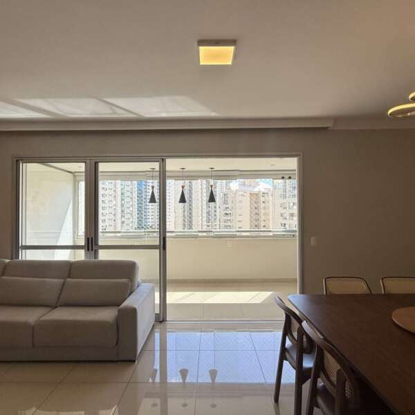Sala ampla Apartamento à Venda no Condomínio Cennario Vila da Serra