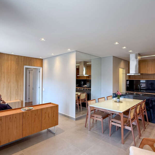 Sala com paineis Apartamento mobiliado à venda no Luar Vale do Sereno Nova Lima