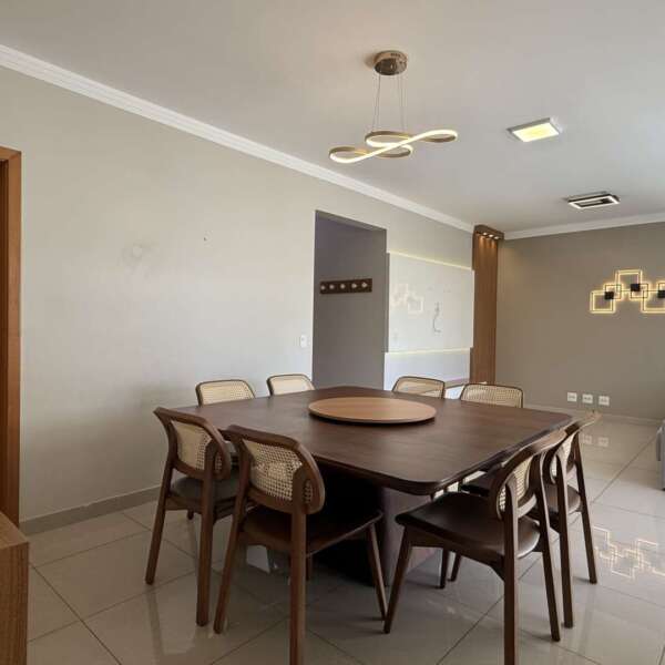 Sala com projeto de iluminação Apartamento à Venda no Condomínio Cennario Vila da Serra