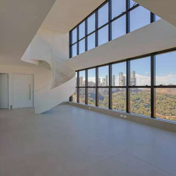 Sala vista janela Apartamento Duplex 4 suítes para alugar no Edifício Miró Vale do Sereno