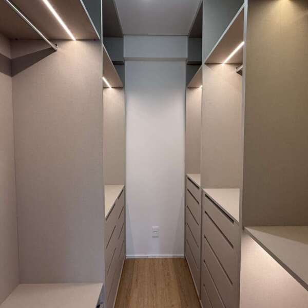 Closet Apartamento à venda no Duo Vila da Serra