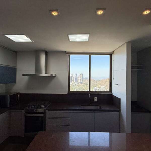 Cozinha Loft à venda no Vila da Serra Edifício Mont Blanc