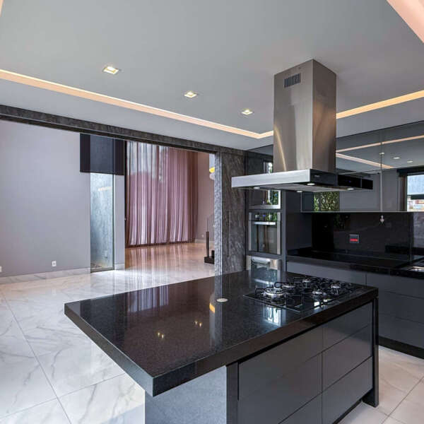 Cozinha ilha Casa à venda no condomínio Quintas do Sol, Nova Lima