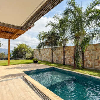 Piscina Casa à venda no condomínio Quintas do Sol, Nova Lima