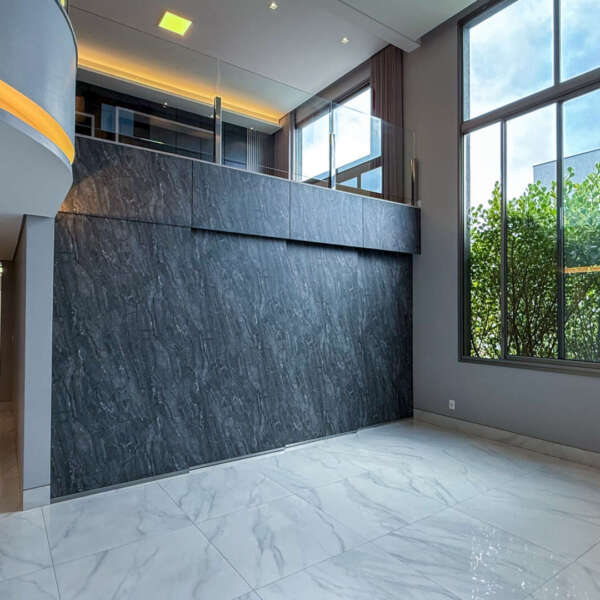 Sala pé direito duplo Casa à venda no condomínio Quintas do Sol, Nova Lima