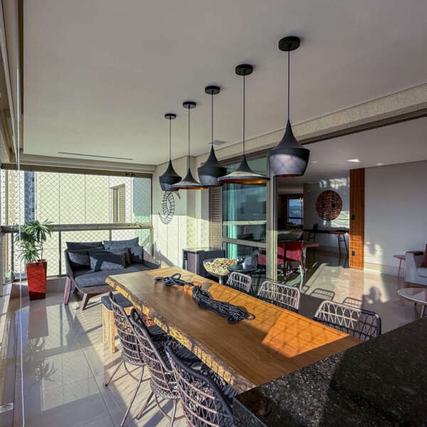 Varanda espaçosa Apartamento mobiliado no Olympus Vila da Serra para alugar
