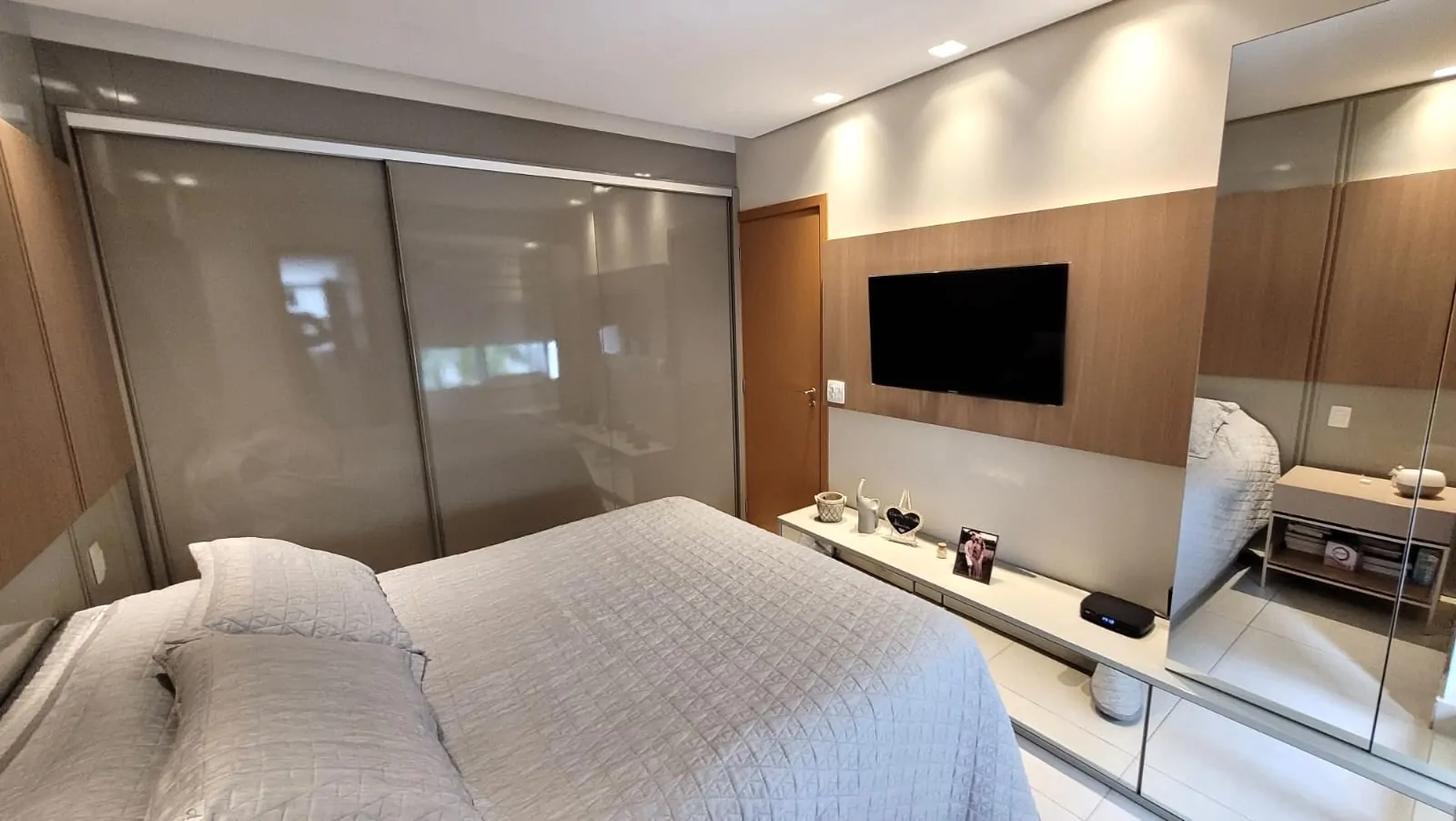 Suíte master Apartamento de 2 Quartos Duplex à venda por R$1.150.000,00 no Edifício Inovatto, Vila da Serra, Nova Lima