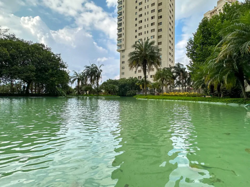 Lago Grand Líder Olympus, Vila da Serra